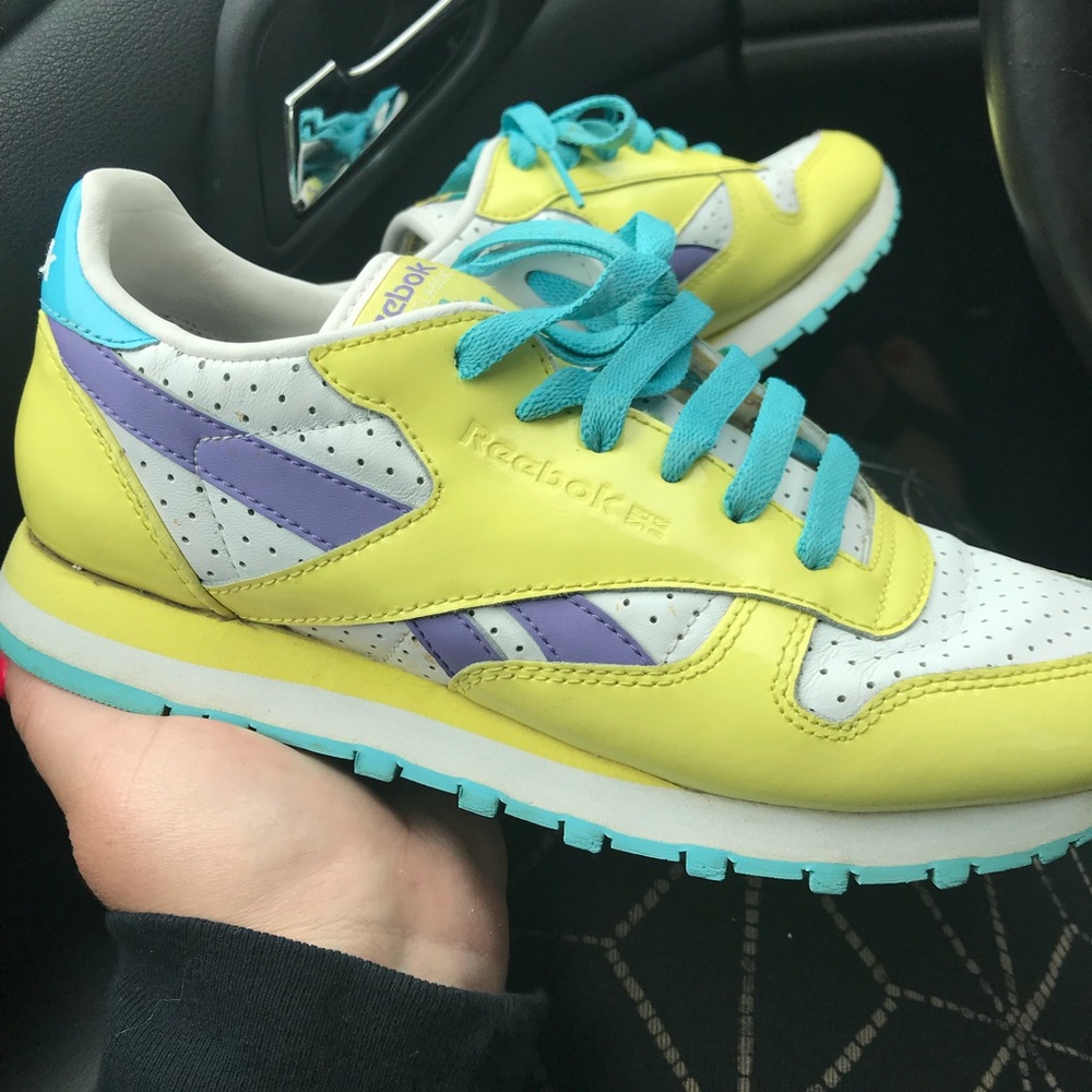 Vintage Reebok Classic sneakers!
